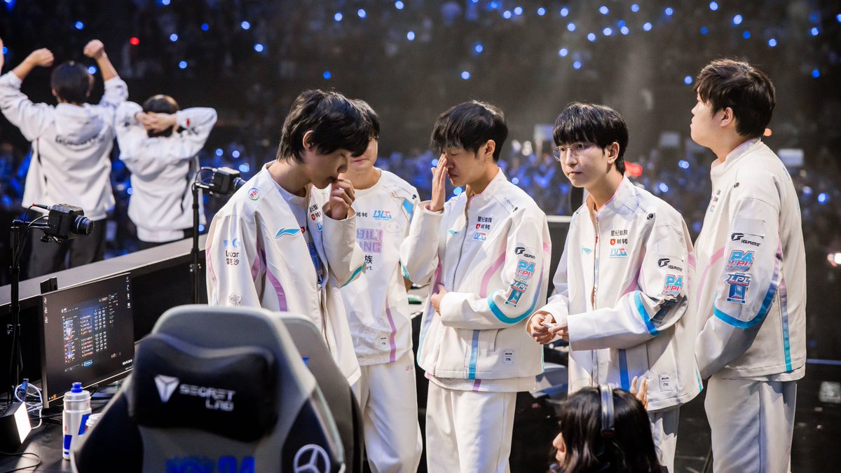xandrpics's tweet photo. Bin looking at T1... You did great Bin, next time you're gonna be the one who shines... https://t.co/BqP0zcCAUV