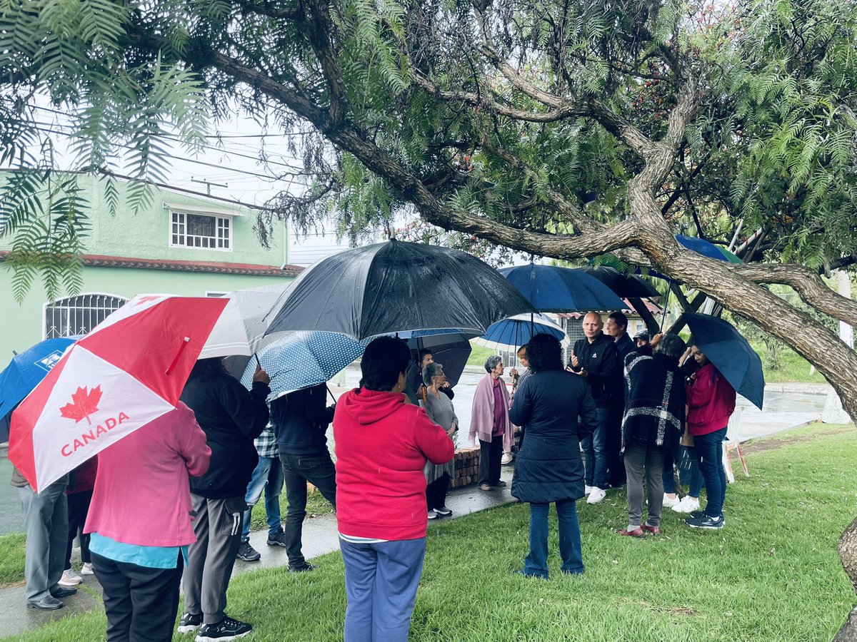 edisson_rodri's tweet photo. #ConstruyendoConHechos Compartimos con nuestra querida comunidad del barrio Villa del Rosario, conversamos sobre seguridad, espacio público y movilidad. Pese a la lluvia estamos comprometidos con la gestión y el control político que aseguren el bienestar de la comunidad. https://t.co/Bwjruxar74