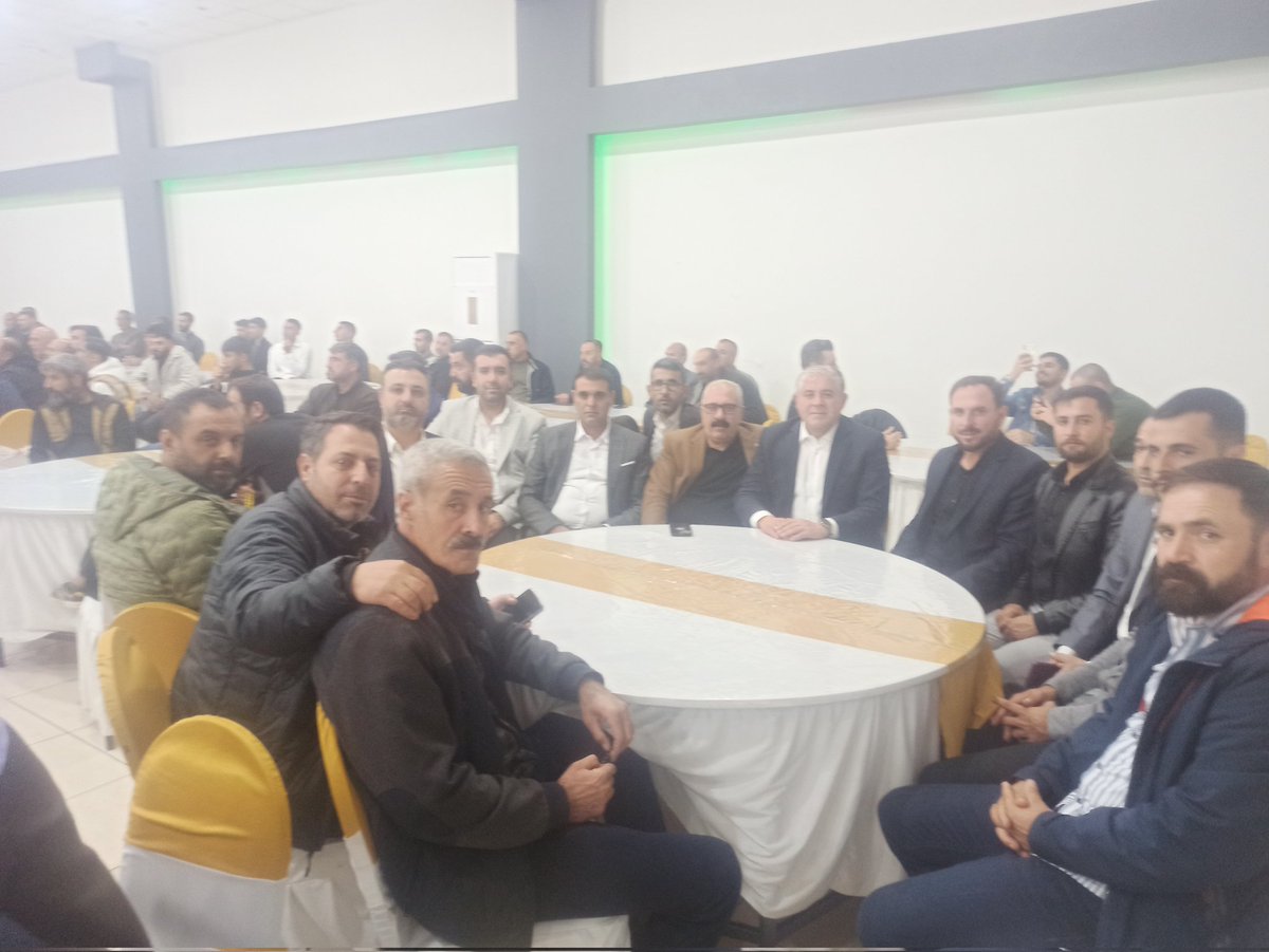 akgenclkkergani's tweet photo. İlçe Başkanımız sn.Serdal Karadaş Gençlik Kolları İlçe Başkanımız Mustafa YERLİKAYA ve yönetim kurulu üyelerimiz ile birlikte #karadas ailesinin düğün merasimine katıldı . https://t.co/rJJ9V6xZLi