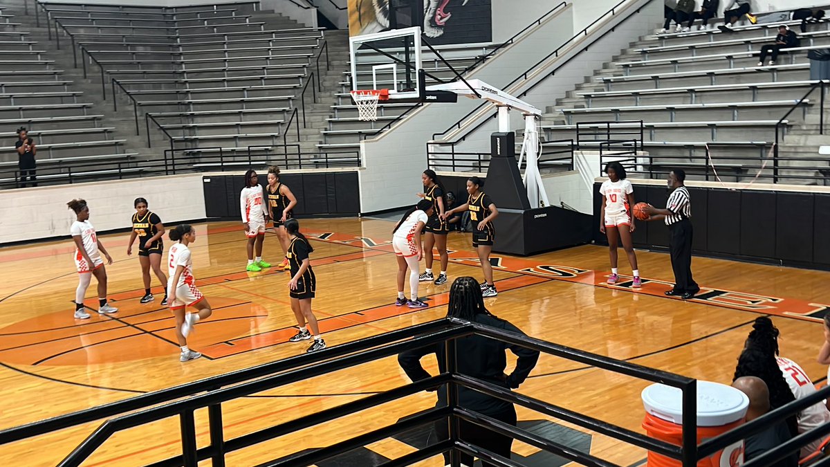 akperera's tweet photo. HRN: Roaring with my @WEBO_Tigers GBB 🏀 https://t.co/szZsb734Zo
