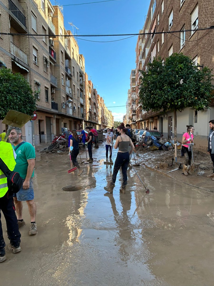 En <a href="/rvalenciacentro/">Rotary Club de Valencia-Centro</a> seguimos ayudando en el reparto de comida, hay tantísimo por hacer.