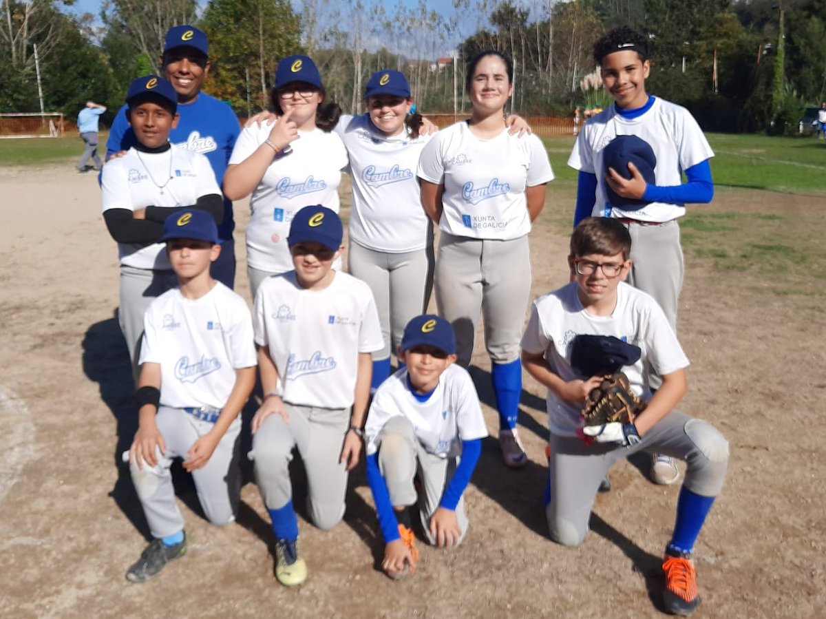 CBSCambre's tweet photo. 🏆 El CBS Cambre consigue el tercer puesto en la Copa de Béisbol categoría Infantil!! ⚾🥉

Nuestr@s infantiles lograron una increíble victoria sobre Trasnos Grey, llevándose el partido con un marcador de 1️⃣0️⃣ carreras a 5️⃣ 🔥💪🏼

Enhorabuena a nuestros peques por el resultado! 🙌🏼 https://t.co/QsdvQ4fGxR