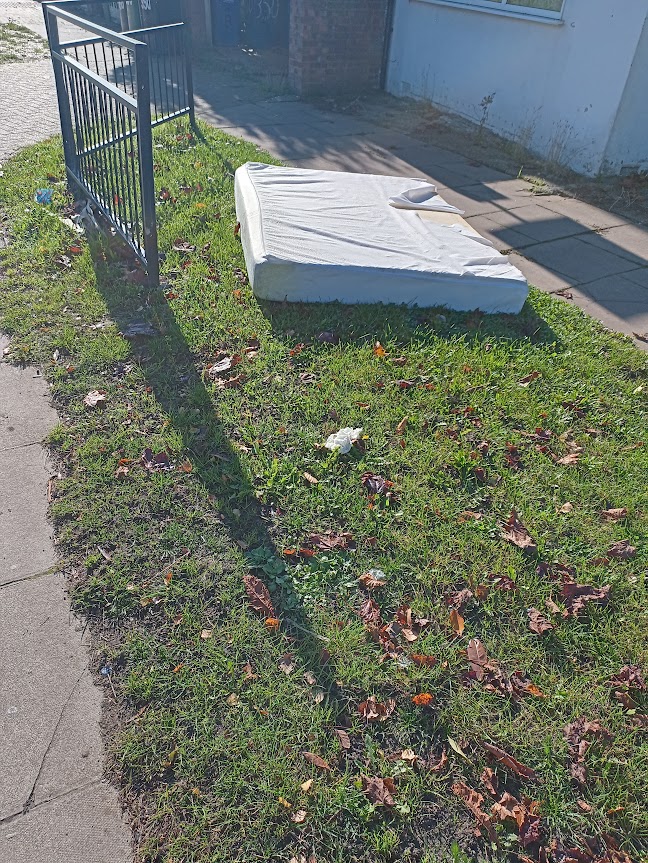 keepharrowtidy's tweet photo. #KeepHarrowTidy #headstone #hatchend #litterpicking #litter #plasticwaste #keepbritaintidy #Harrow #rubbish #Harrowweald #flytipping #WEALDSTONE #northharrow #harrowweald https://t.co/ep2hzRI1cP
