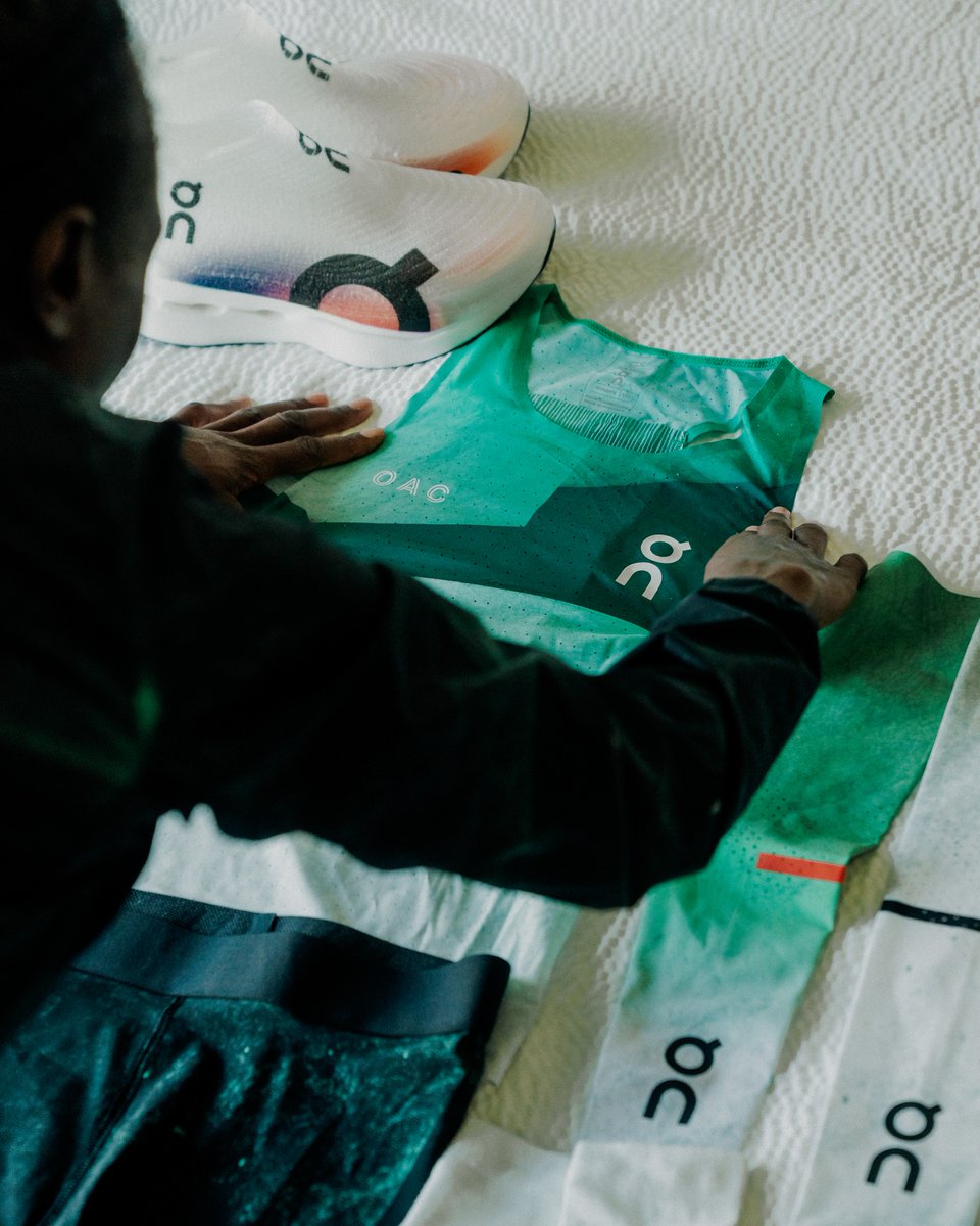 on_running's tweet photo. Marathon prep like a pro.

If anyone knows how to get ready for race day, it’s Hellen Obiri. Join us to cheer at mile 11.5 🗽

#LightSpray #DreamOn https://t.co/OK3bI3MwEU