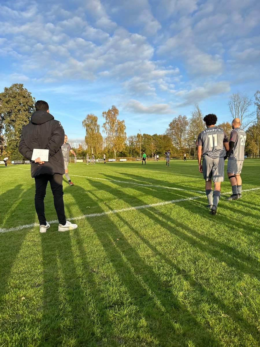 Opnieuw een prima overwinning onder lastige omstandigheden. Het slechte veld zorgde ervoor dat we aan de bal minder vrij in het hoofd waren. Toch weer drie goede goals, geen kans weggegeven en heer en meester over 90 minuten. Op naar de volgende. #scah78