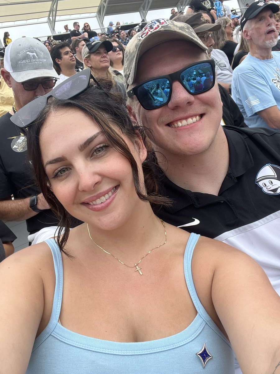 Austin_Camden's tweet image. Just started dating to engaged. Glad to share @UCF_Football with my future wife! #GKCO #GoNauts