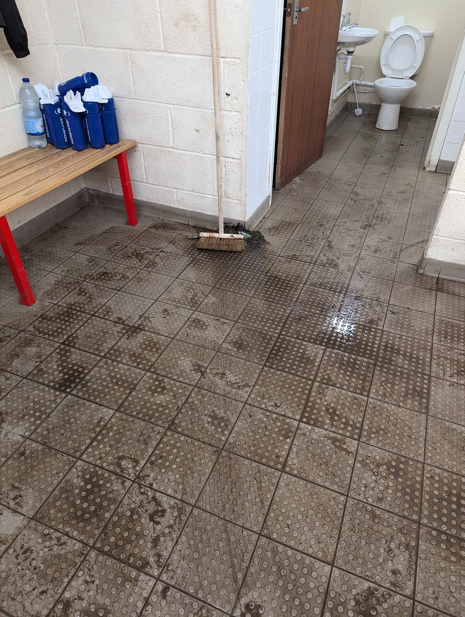 Great day at office today for Llangennech Pitmen,lads won a hard fought game 0-5 against a strong #Gorsenion 2nds side,Great game,welcome and hospitality,mad 10 mins and changing rooms cleaned.
#llangennechrfc ⚫🔴⚪
#boisyllan
#gorsenionrfc 
#allwalessport