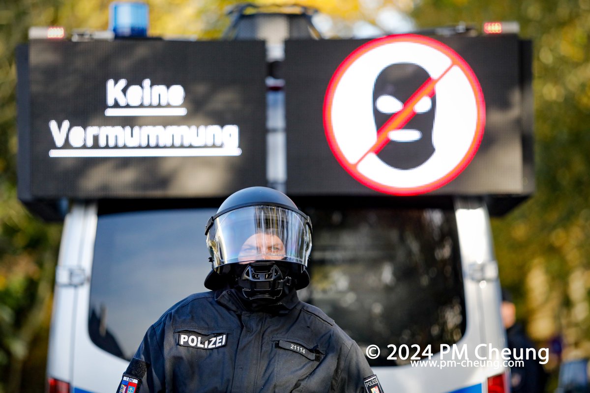 Über 400 Menschen sind heute im schleswig-holsteinischen Henstedt-Ulzburg auf die Straße gegangen, um ein Zeichen gegen Rassismus und Unterdrückung zu setzen. Anlass für den Protest ist der Landesparteitag der AfD im Bürgerhaus.

Bilder:
flickr.com/photos/pm_cheu…

#HenstedtUlzburg