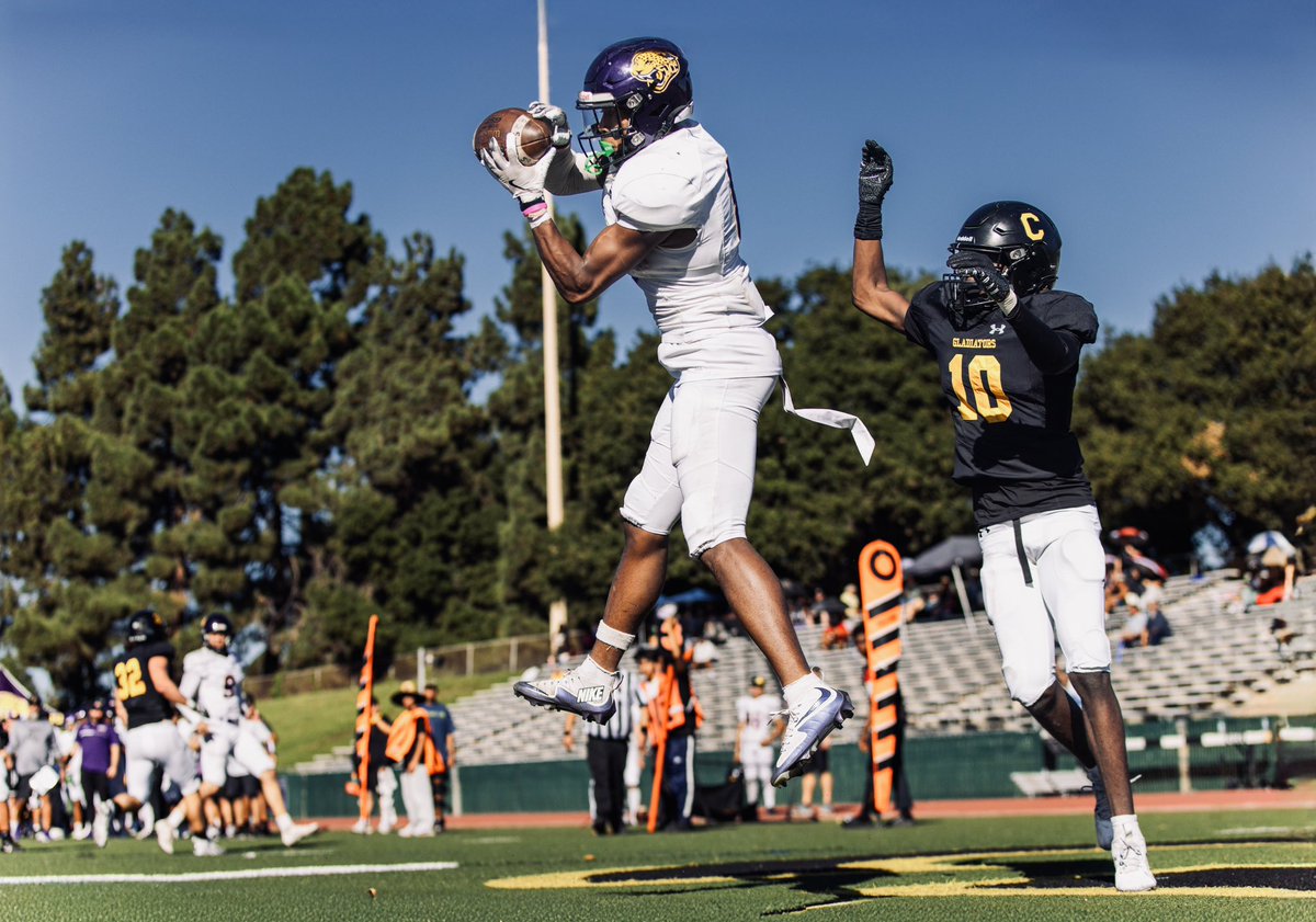 Check out my 7 game wide receiver tape: 

Playmaker🌟
6’2 
192
WR

hudl.com/v/2QbcZt

<a href="/JuCoFootballACE/">JuCo Football Forer</a> <a href="/JUCOFFrenzy/">JUCO Football Frenzy</a>
