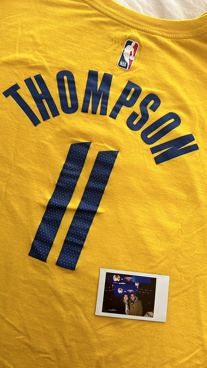 Took my dad to his first warriors game the other day and came home to <a href="/KlayThompson/">klay thompson</a> shirt because he knows I’m his #1 fan 💙💛