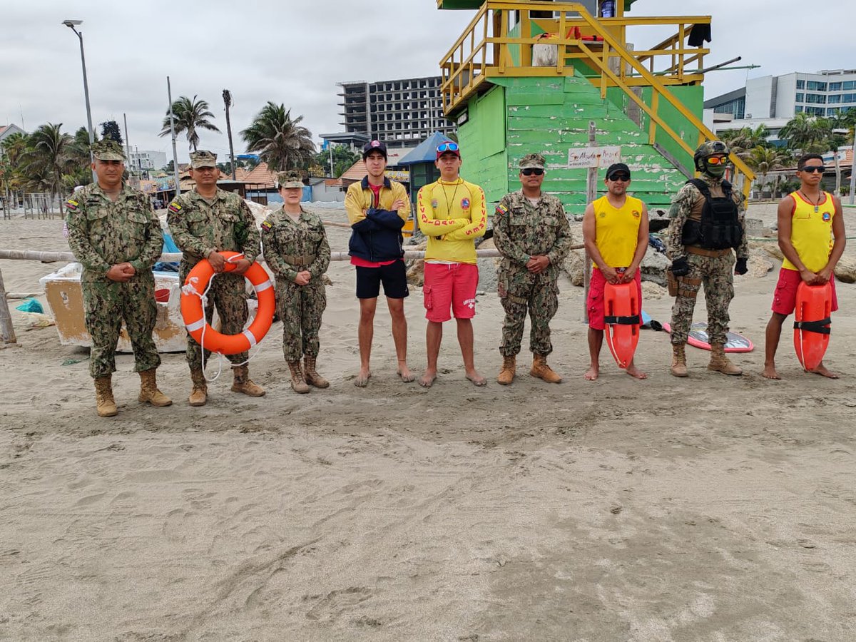 armada_ecuador's tweet photo. ⛱️CONTROL DE PLAYAS🌊
#Manabi | La Capitanía de Puerto de #Manta cuida de los turistas realizando control y vigilancia de playas de #SantaMariania #SanMateo #Murcielago #Tarqui #Jaramijó #Crucita #PuertoLopez #Machalilla #PuertoCayo #Salango durante el
#feriadonacional. https://t.co/zC8wVUrCZ9