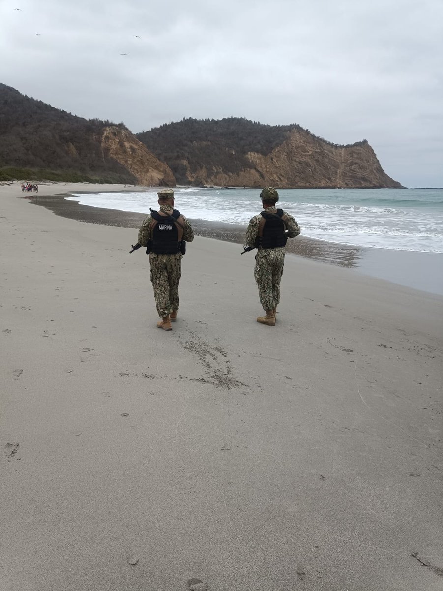 armada_ecuador's tweet photo. ⛱️CONTROL DE PLAYAS🌊
#Manabi | La Capitanía de Puerto de #Manta cuida de los turistas realizando control y vigilancia de playas de #SantaMariania #SanMateo #Murcielago #Tarqui #Jaramijó #Crucita #PuertoLopez #Machalilla #PuertoCayo #Salango durante el
#feriadonacional. https://t.co/zC8wVUrCZ9