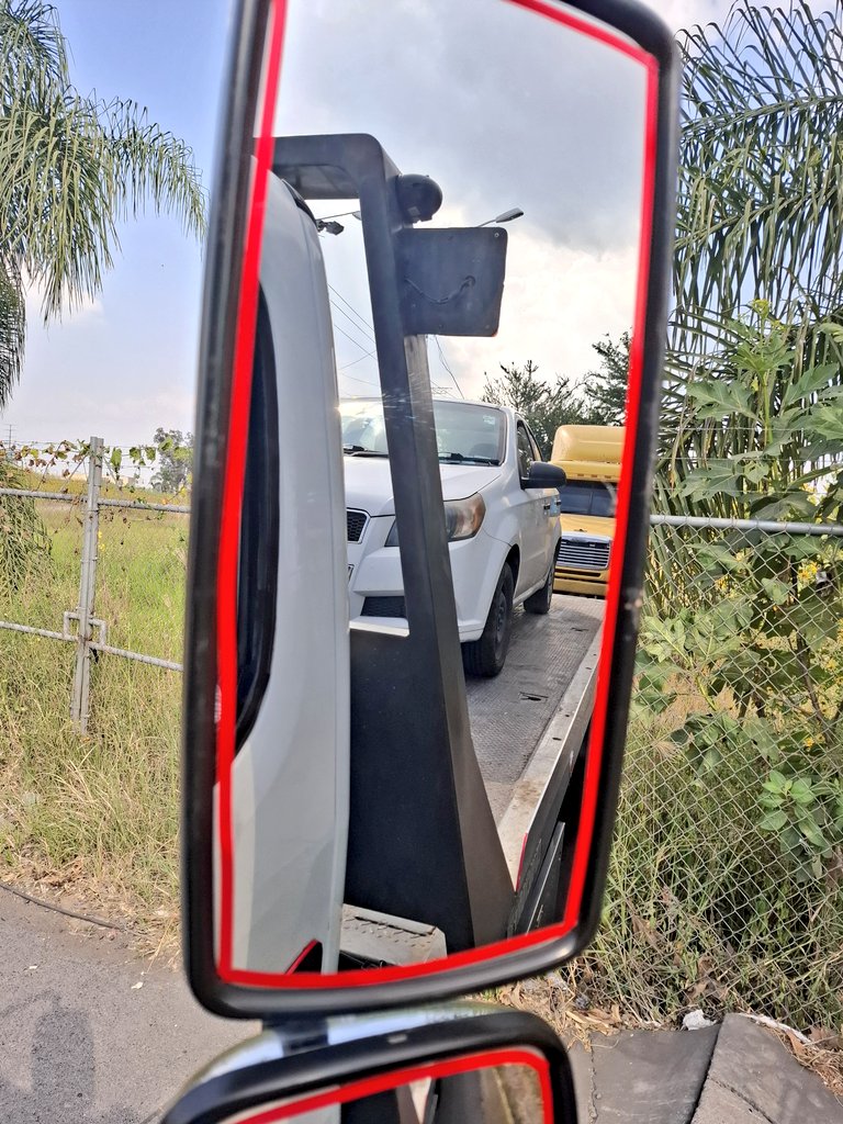 Después de casi 5 horas de llamadas, aclaraciones, folios e intentos de hacer válido un servicio por el que pago, aborté la misión y lo resolví por mi cuenta.
¡¡No contraten <a href="/Chubb_Seguros/">Chubb Seguros</a> porque aún con póliza en mano, la van a desconocer!!
<a href="/SantanderMx/">Santander México</a> <a href="/CondusefMX/">CONDUSEF</a> <a href="/Trafico_ZMG/">TráficoZMGuadalajara</a>