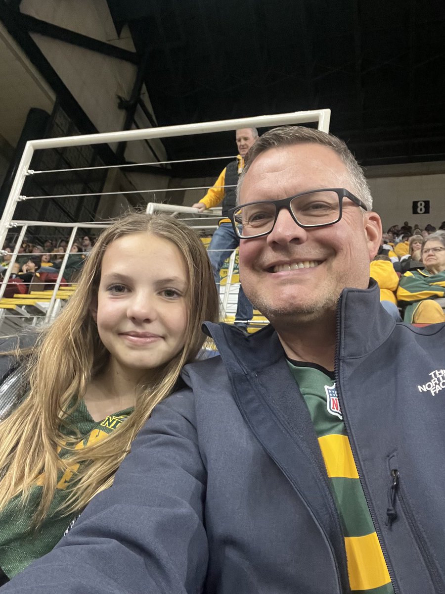 mitch oakland tweet media