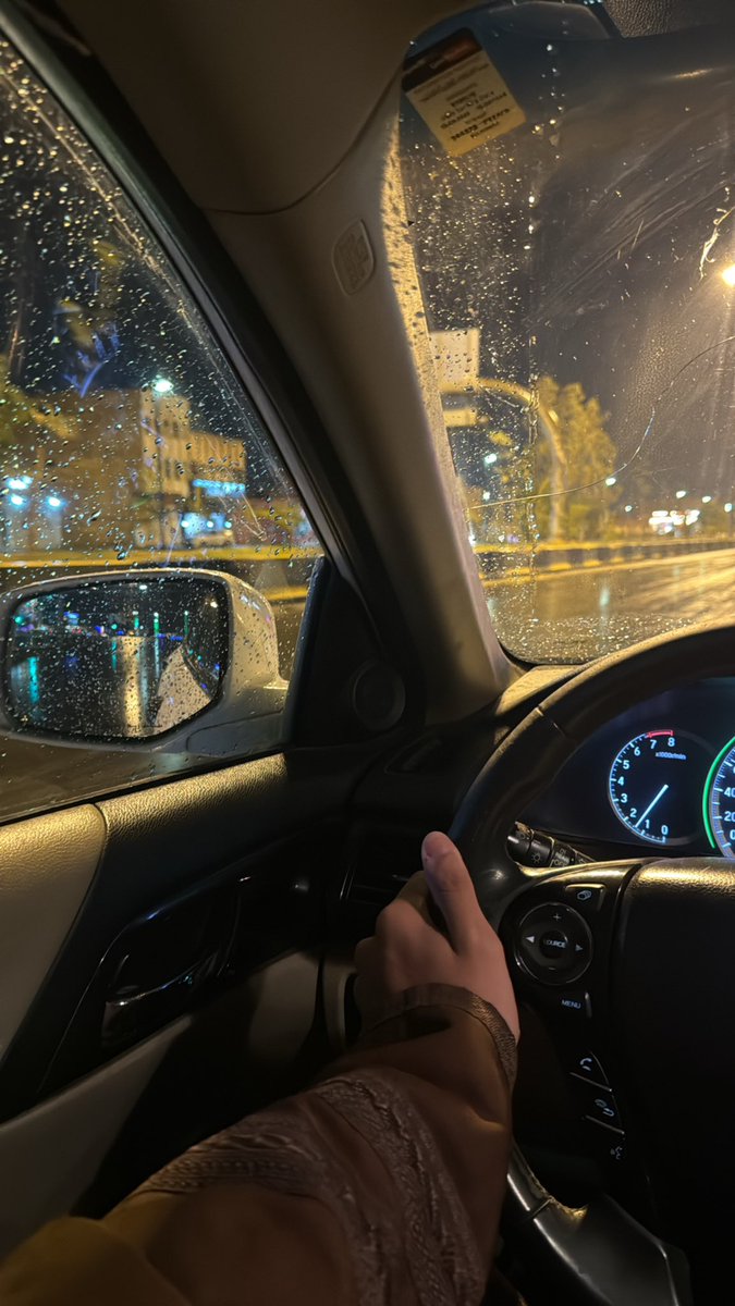 immx1m's tweet photo. اللهم مع نزول هذا المطر لا تدع لنا أمرًا إلا يسرته ولا حلمًا إلا حققته ولا دعاء إلا أثلجت قلوبنا بقبوله ولا مريضًا إلا شفيته ولا ميتًا إلا رحمته ❤️. https://t.co/gwuaPphZPX
