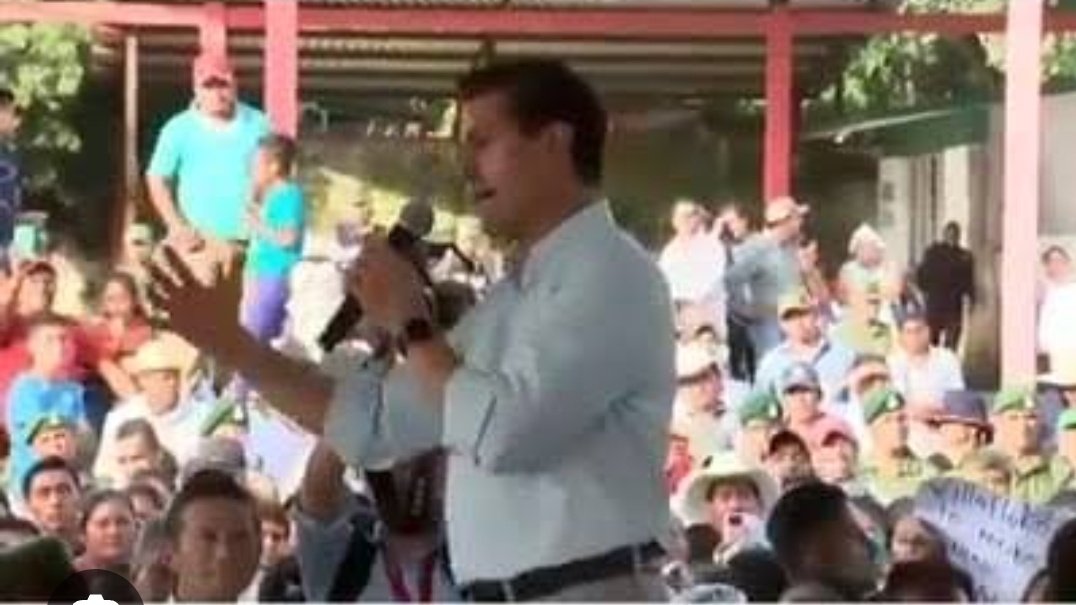 pablodavidmtz's tweet photo. @ZuritaCarpio Ya salió Peña Nieto a sugerir que se realicen tandas para la reconstrucción, porque gobierno en España no hay. https://t.co/geV2GXX0yE