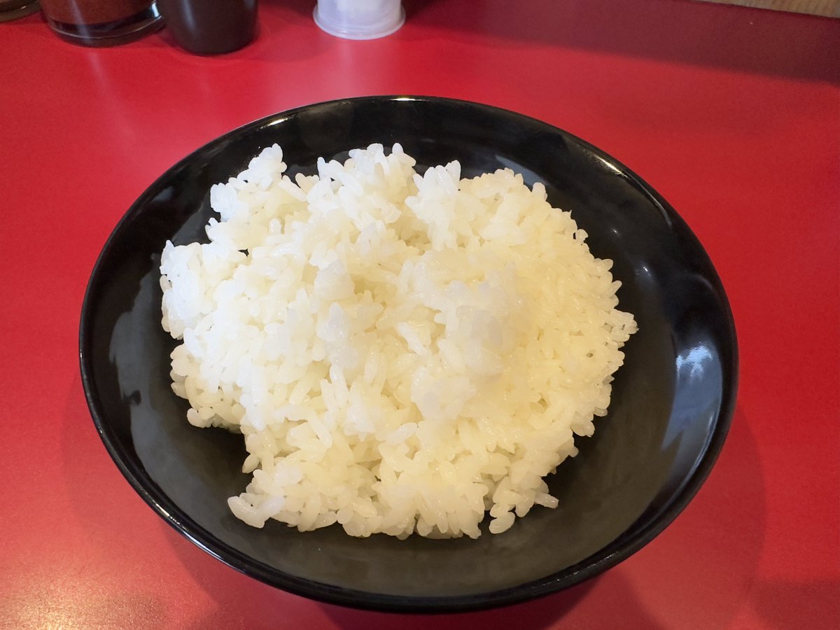 Nooodllle's tweet photo. 稲葉家 さん

新米🍚

新米始まりましたね!
家系ラーメンにはやっぱり白ご飯！
今日も世界一美味しかったです！
ご馳走さまでした🙇‍♂️

#家系ラーメン https://t.co/9cn0qXJ529
