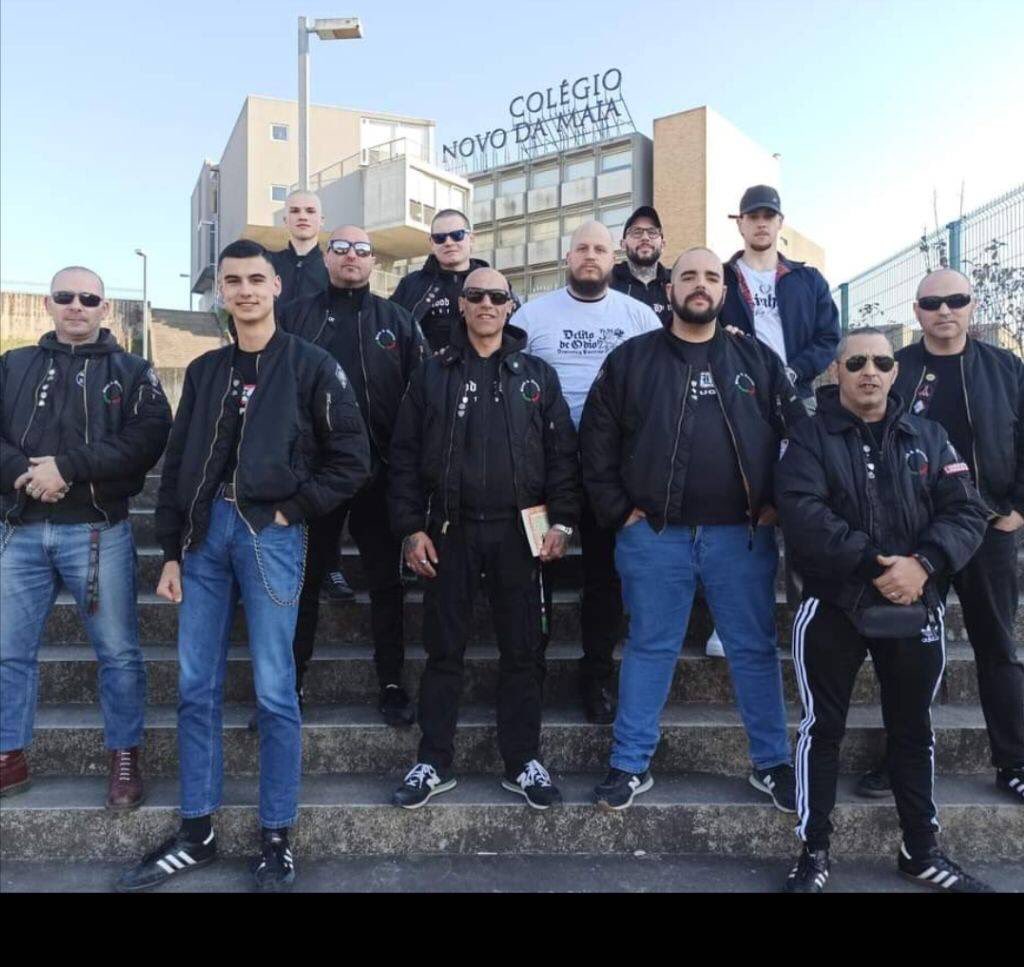 GARA_Nacional's tweet photo. Todo o cuidado para a malta do Porto!!!

Foram vistos elementos da Blood and Honour, grupo néonazi considerado como terrorista em vários países Europeus, na zona da Ribeira hoje a tarde.

Pelas infos estariam agora na zona de Paranhos para o encontro internacional.

#AlertaAntifa https://t.co/bH1ZmjbQ9J