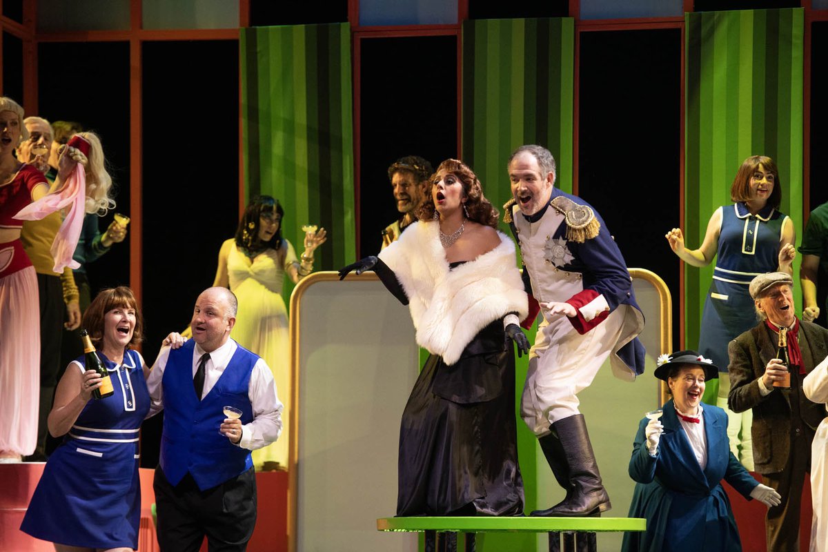 Vancouver Opera’s “Strauss’ Die Fledermaus” is a marvellous Halloween treat! Read <a href="/Maira_hsn/">Maira Hassan</a>’s review 👉🏽 shorturl.at/gNzng <a href="/VancouverOpera/">Vancouver Opera</a>