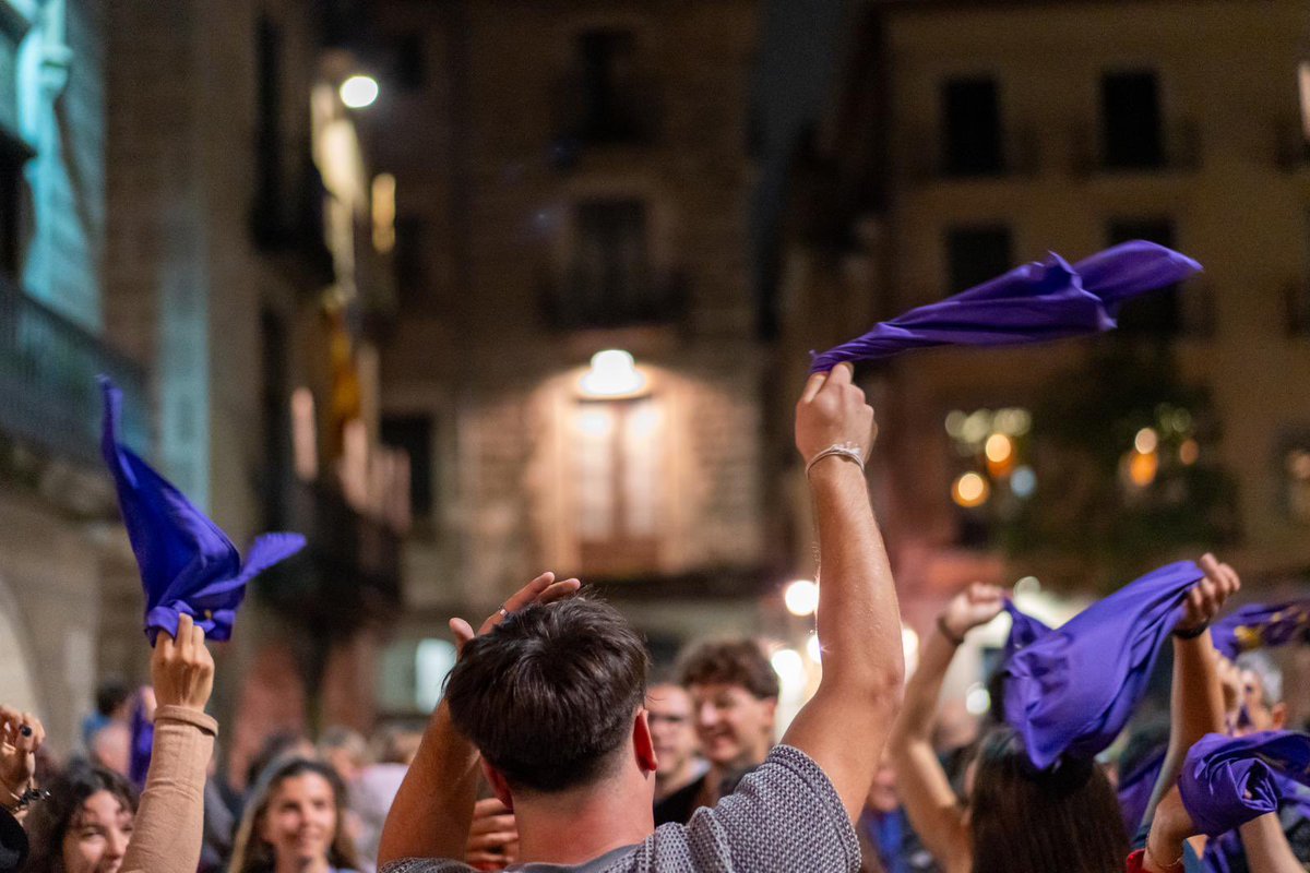 Girona_Cat's tweet photo. També ha tingut lloc l’estirada de corda: última competició de la Festa Major dels 4 rius.
La família guanyadora que tindrà el control de la ciutat durant un any és… l’Agullana. Moltes felicitats!
#FiresGirona #4rius https://t.co/AJmAIAyX2L