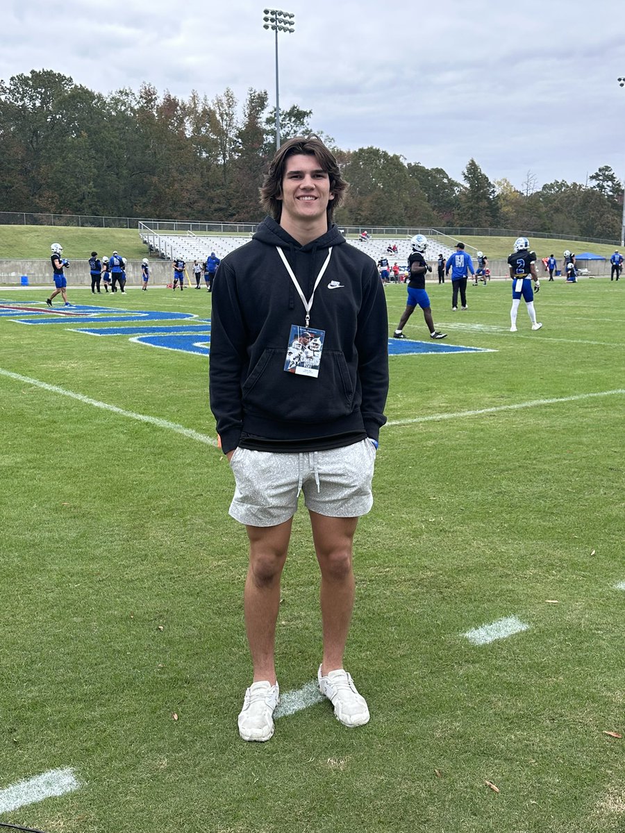 haydensoles222's tweet photo. Had a great visit @BlueHoseFB thank you for the invite hope to come back soon.
@Coach_Englehart 
@CoachNickVerna 
@CoachLSmitty 
@CoachRahl https://t.co/aX2WvGodLE