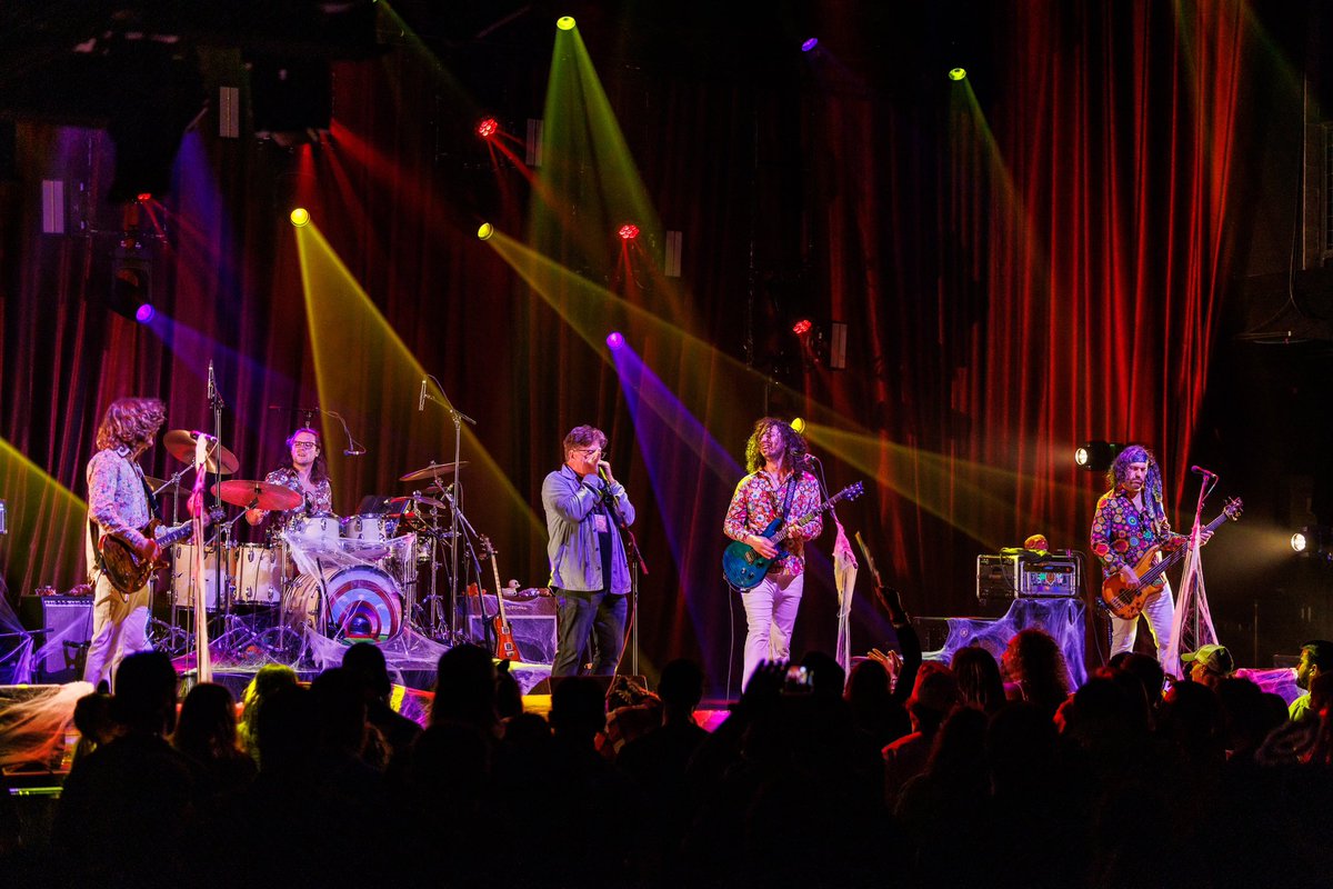 Pigeons Playing Ping Pong tweet media