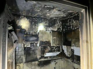 Prefet27's tweet photo. En soirée, à Conches-en-Ouche, un #incendie 🔥d’une maison, parti de la cuisine, a été rapidement éteint grâce à l'intervention des sapeurs-pompiers🚒, facilitée par la proximité de poteaux incendie situés à moins de 200 m de l'habitation. https://t.co/WSbeKYOFUx