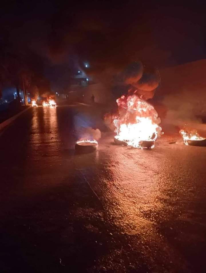 AhmadAlhameela's tweet photo. #BreakingNews
#SYRIA
#Raqqa
A demonstration took place in Al-#Mashlab neighborhood in Raqqa city,during which roads were blocked with tires to demand the release of female teachers who were arrested by #SDF - #PKK a few days ago due to their strike against teaching SDF curricula https://t.co/GkIf0jINzP