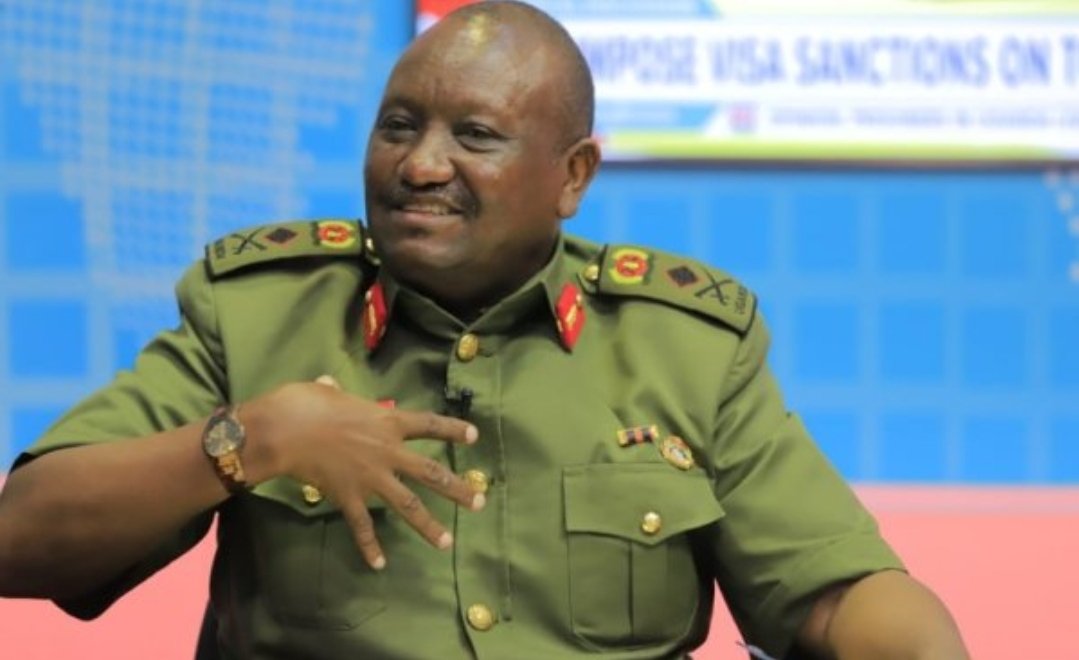 SimaroNgongoMba's tweet image. L’ARMÉE #OUGANDAISE N’ATTAQUERA PAS L’#AFC/M23. DÉCLARATION DU PORTE-PAROLE DE L’#UPDF, LE GÉNÉRAL DE BRIGADE FÉLIX @KULAYIGYE. 
FÉLIX @TSHISEKEDI AURAIT SOUHAITÉ VOIR LE GOUVERNEMENT OUGANDAIS SE JOINDRE À LUI POUR COMBATTRE L’ALLIANCE FLEUVE CONGO (AFC) DE CORNEILLE NANGAA.
 LA…