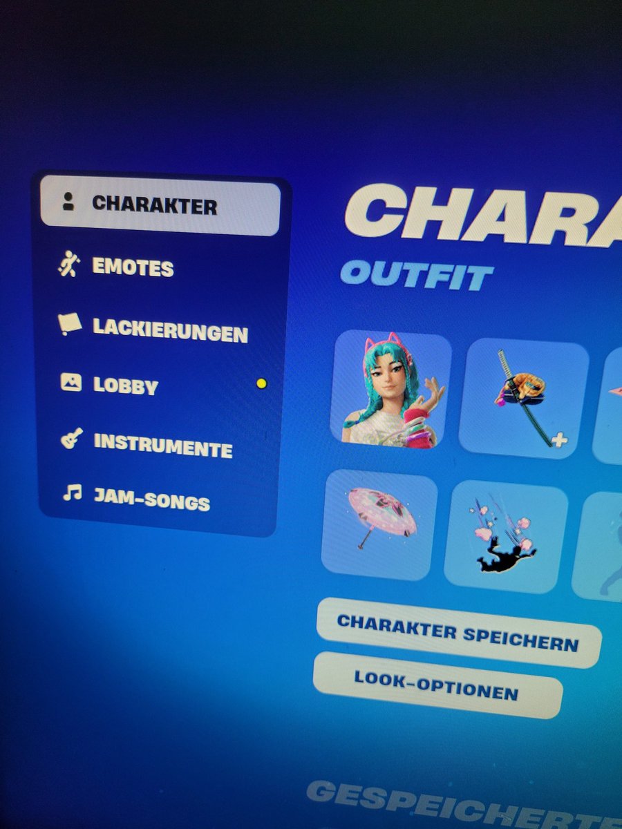 Come on <a href="/FortniteGame/">FortniteGame</a> we have a while new locker Design but I Stil can't change my car in creative mode? 😭