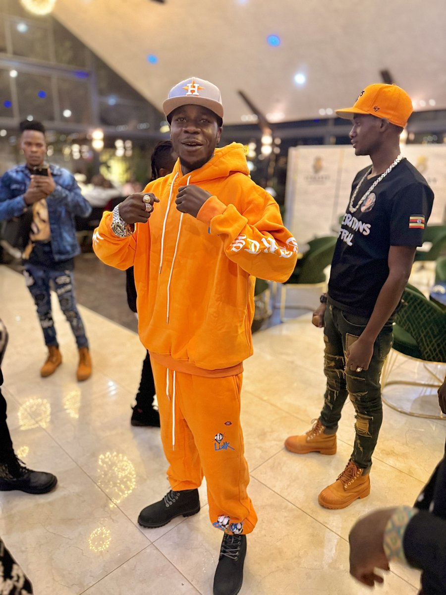 AlienSkinUg's tweet image. From Ash To Classy 👊