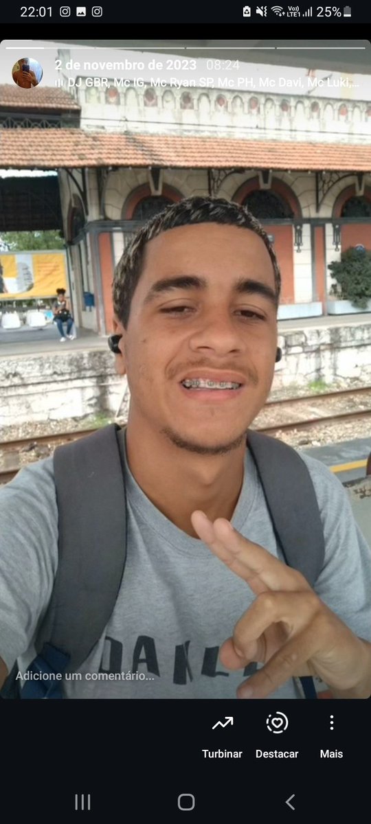 Séria por fora, sorridente por dentro 🍀