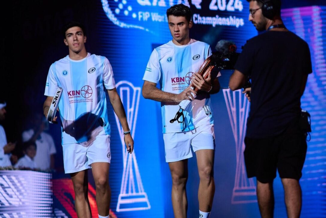 Nuestro misionero Leo Augsburger se consagró campeón del Mundial de Mayores de pádel con la Selección Argentina.

Un orgullo posadeño que nos viene representando a nivel mundial y hoy nuevamente nuestra bandera Argentina flamea en lo más alto 🇦🇷

Felicitaciones Leito querido!