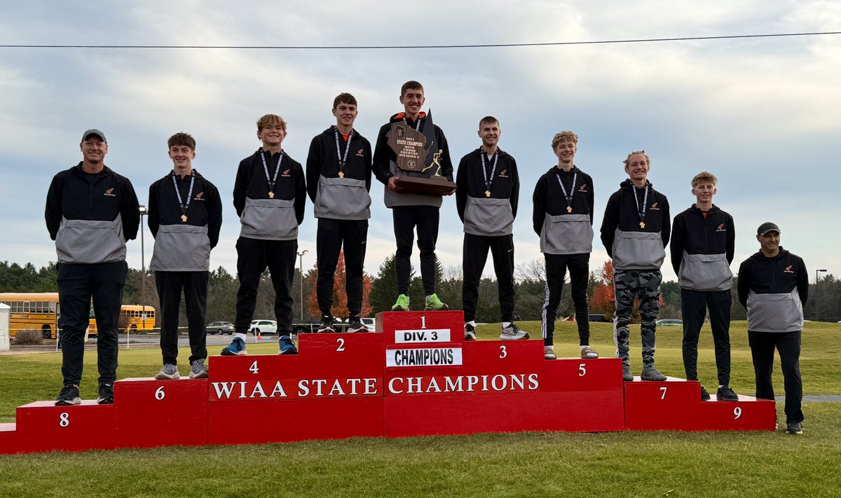 Cedar Grove-Belgium wins the D3 Boys Cross Country Team State Championship with 98 points! Congratulations, Rockets! #wiaaxc