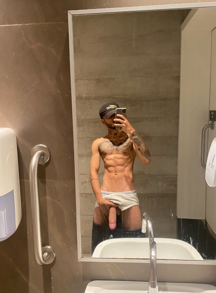 ocaadu's tweet photo. Alguém já fez banheirão no shopping?? Vídeo completo no link😈🔞⬇️
https://t.co/wl2SBYdlSG https://t.co/B1SDu8q3gc