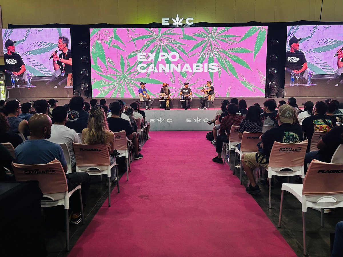 expocannabisarg's tweet photo. / TALLERES DÍA 2 ✍️
Genética: selección y creación de nuevas variedades 🌱🧪 con Chamán Roberto, Pablo Bartó, Juan González Pena
#ExpoCannabis #ExpoCannabis2024 #EC24 https://t.co/R2hJewHhjk