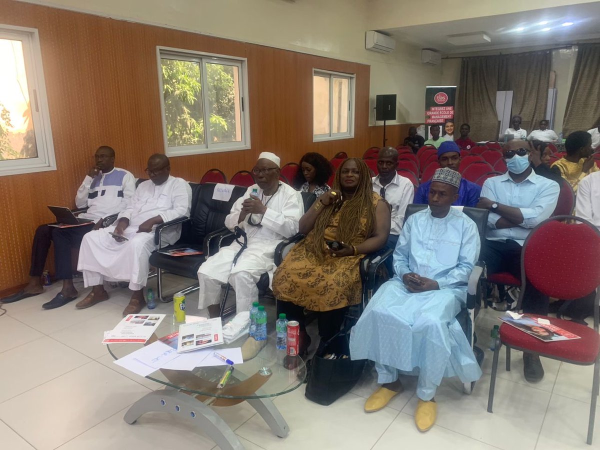 ESenega's tweet photo. Un honneur d'avoir organisé la première édition du Forum de l'Étudiant Guinéen au Sénégal(#FEGS). Merci à toutes celles et ceux qui ont fait le déplacement pour cet événement riche en apprentissages.
Mention spéciale à Dr @MariamTendou et @Hawaa_HD.
#AEESGS https://t.co/FYHyVpfqpp