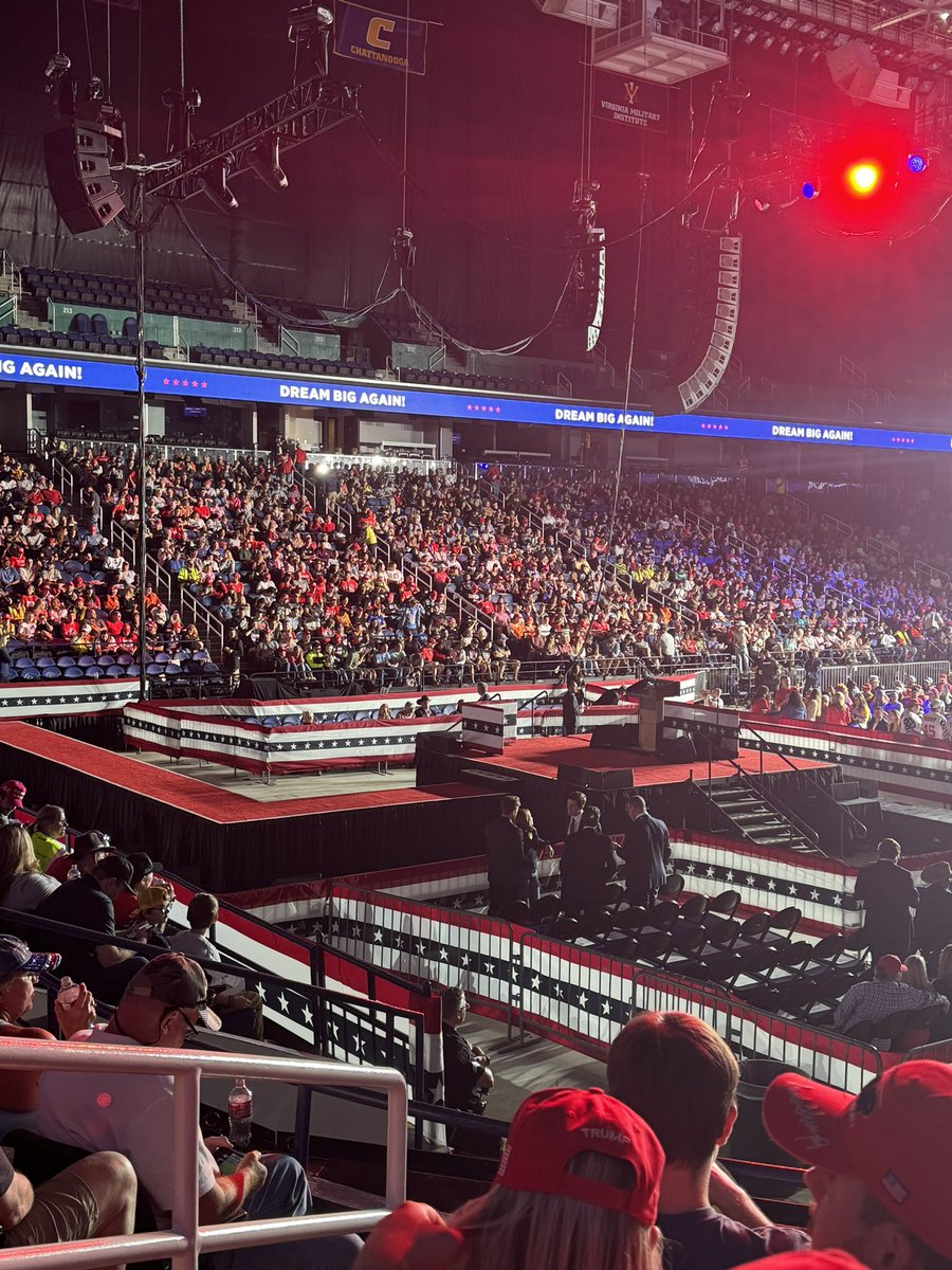 stretch tweet media