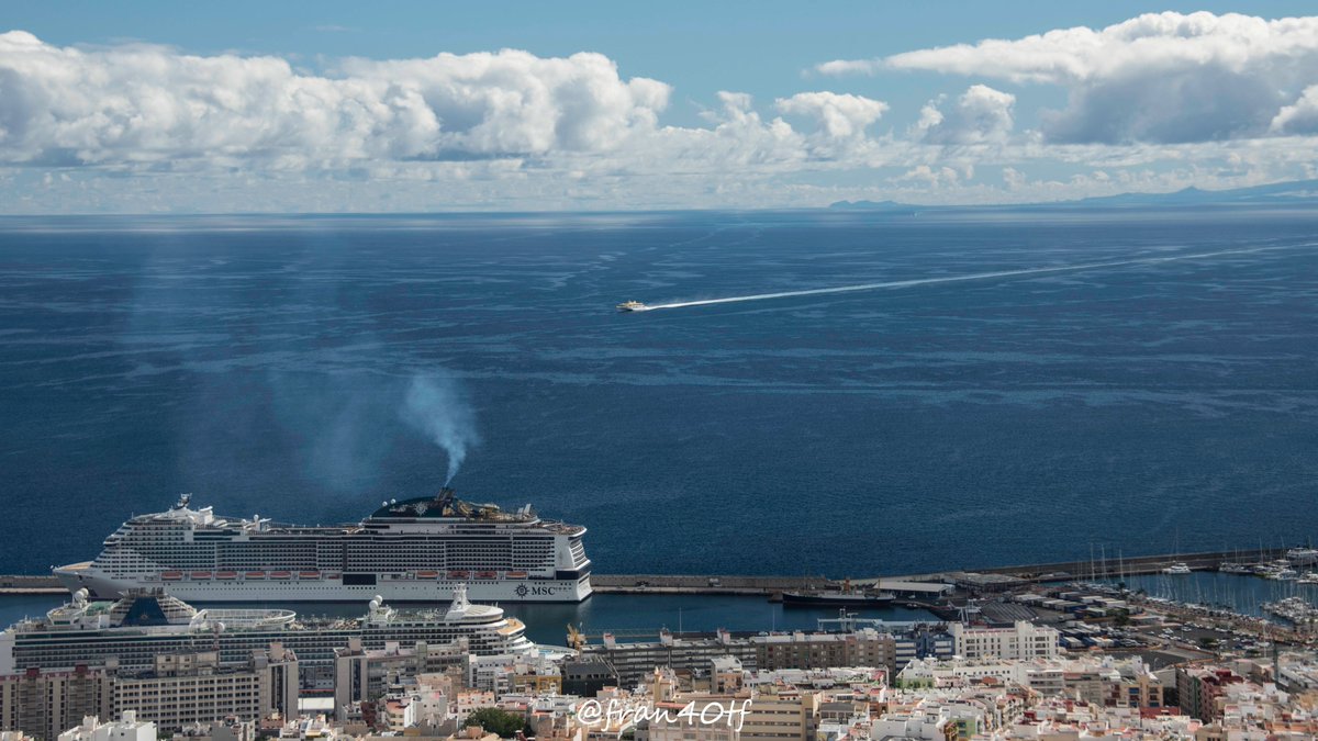 fran40tf's tweet photo. Buen día para viajar en barco en las Islas #Canarias este sábado 2 noviembre 2024 #Calmas @ecazatormentas @holyber @Tenerife_Ocio @MeteoMorella @AGMCan @VickyPalmaMeteo Excelente visibilidad de la isla de Gran Canaria https://t.co/vNPAMD0r0j