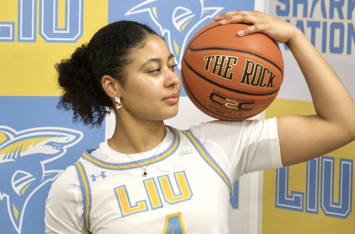 Mathi1683407's tweet photo. Thank you @CoachHaynesLIU , @CoachDevHill1 and the rest of the fantastic @LIUwbb staff for a great visit. 

Go Sharks? 🦈 

@Tangtianttbball @BashHoopsNE  @NEPSGBCA 

#officialvisit https://t.co/Wv15P9uQbz