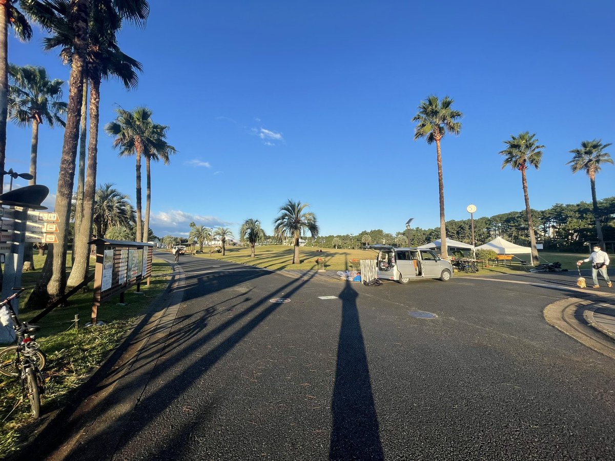 realBvoice78's tweet image. 朝の散歩に辻堂海浜公園に来てみました♪😌

とても広くて心地の良い場所です😊

何やら、イベントがあるみたいですね…🤔

#湘南キッズデイ
#辻堂海浜公園