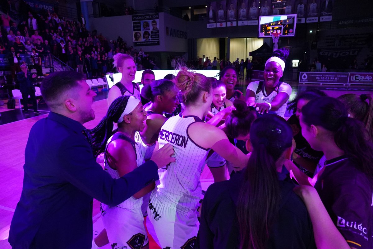 basketlfb's tweet photo. Le règne continue 👑

Toujours invaincues après 5 journées, l'@ufab49 continue d'écrire une page de son histoire.

#LaBoulangereWonderligue