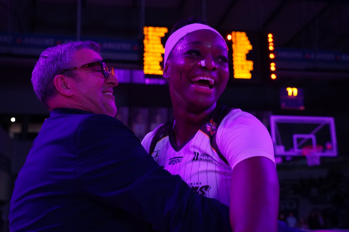 basketlfb's tweet photo. Le règne continue 👑

Toujours invaincues après 5 journées, l'@ufab49 continue d'écrire une page de son histoire.

#LaBoulangereWonderligue