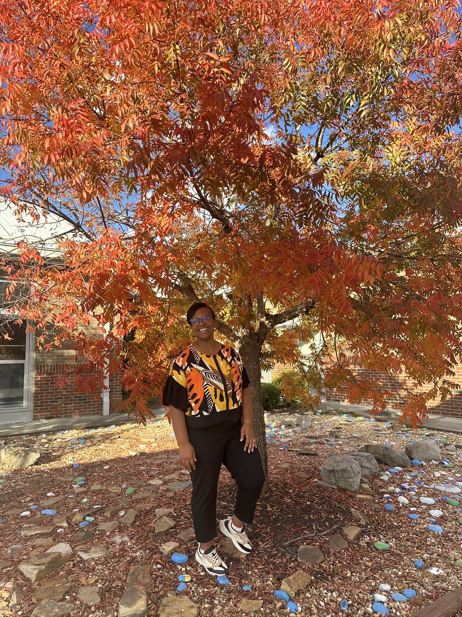 Thankful for the people that stop you in the middle of the hustle and bustle of the day to enjoy the beauty of nature! #selfcare  #DontMissTheMoment #StopAndEnjoy ❤️ Thanks Ms Brown! ❤️ <a href="/HinnantsKcrew/">Hinnant’s Kinder Crew</a>