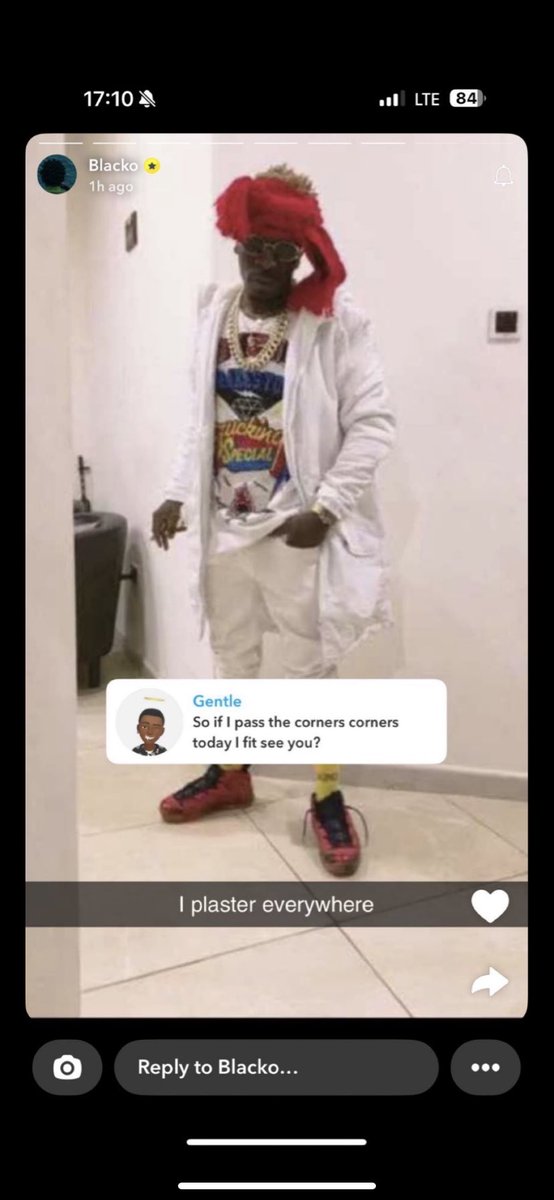 KobbieKlein's tweet photo. We can't afford a Shatta Wale and Blacko beef, ebe weed ego short keke #BallonDor #blacksherif #Shattawale #Adabraka https://t.co/78gNjM58mS