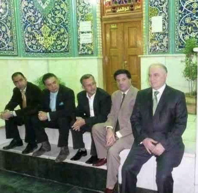 كان استاذنا الراحل الدكتور احمد الچلبي مولعاً بضريح الامامين الكاظم والجواد عليهما السلام،وكانت اجمل اللحظات تلك التي يقضيها في زيارته له،وشاء الله ان يدفن في نفس المكان الذي كان يجلس فيه عند زيارته للضريح المبارك. 
الصورة في زياراتنا للمرقد برفقة فقيد الوطن الدكتور #الچلبي.