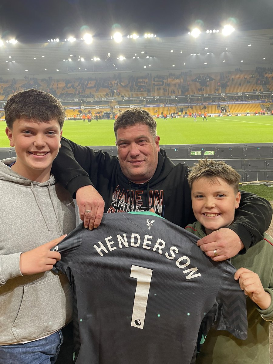 frizzydave's tweet photo. You’ve made my son very happy this evening, thank you so much @deanhenderson You are an absolute gentleman 💙❤️ https://t.co/i8Ijmzw552