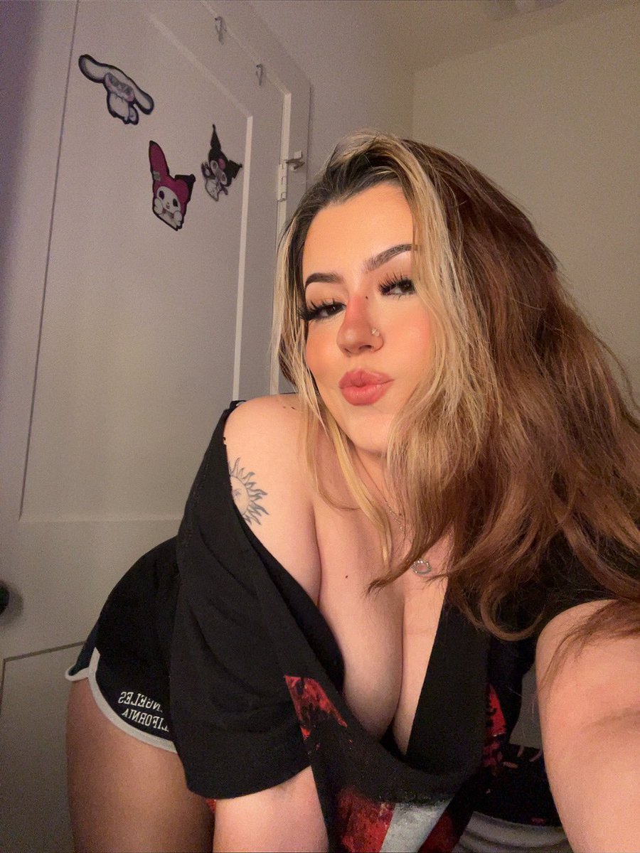 trinnbaby's tweet photo. need a bf 🥺 https://t.co/WmnlhWKe0O