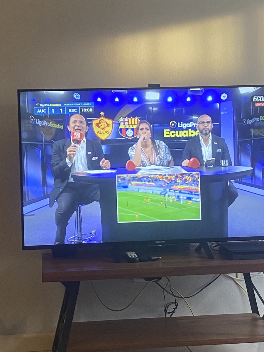 MQdesigns13's tweet image. Empezaron a cagar la transmisión hijos de puta  #ecdf #LigaProEcuabet