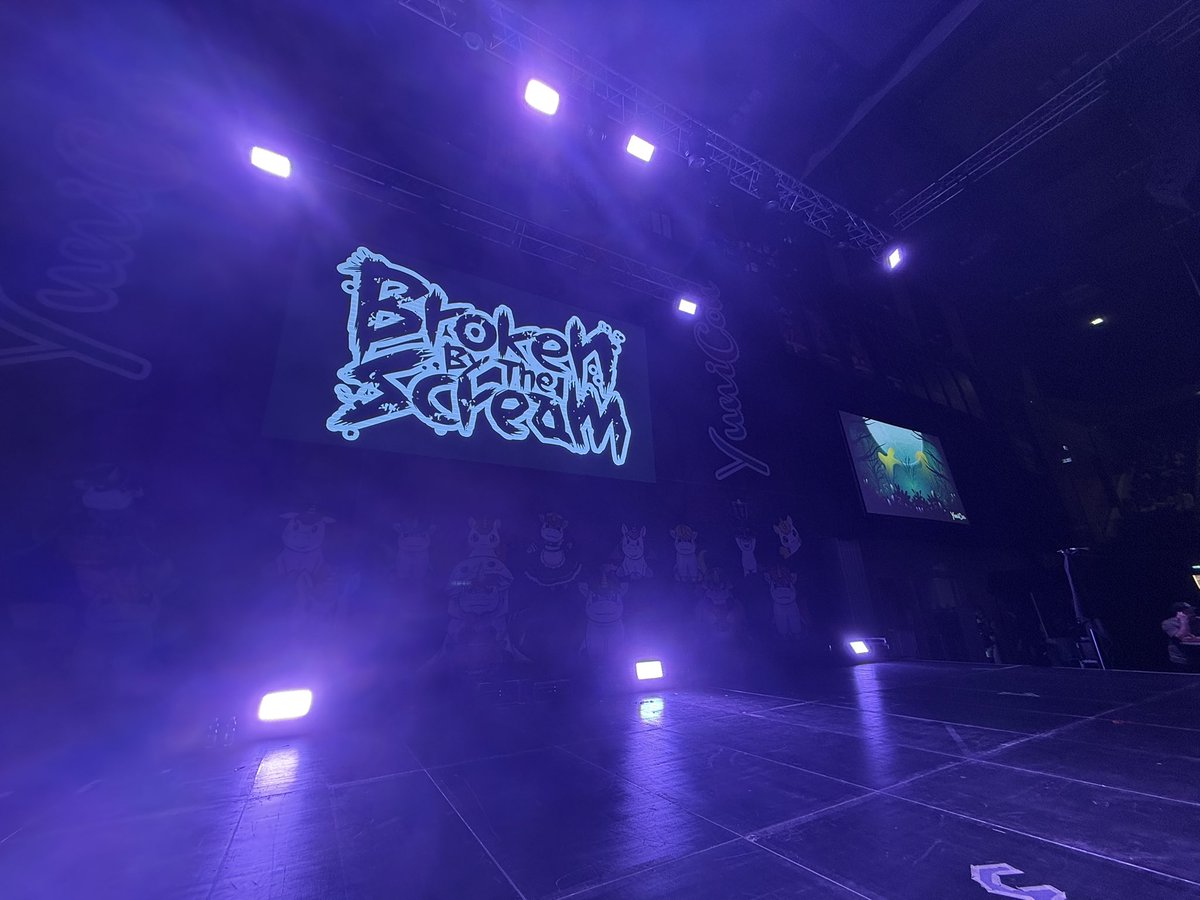 Anzati_Martyr's tweet photo. #BBTS #BrokenByTheScream #YuniCon
さて、BBTSはYuniConでオーストリアを吹き飛ばした❤️🔥
今、 Lukeはチェキのためにドレスアップしている🐶
今夜のセットリストはこうだ:
サヨナラバースデー
Tokyo Ride
<MC>
月光可憐
ココロ晴れ晴れ
逆転の鐘
メッセージ
<MC>
感情クロスカウンター
ドドンパ
恋は乙女の
<MC>
夢花火
